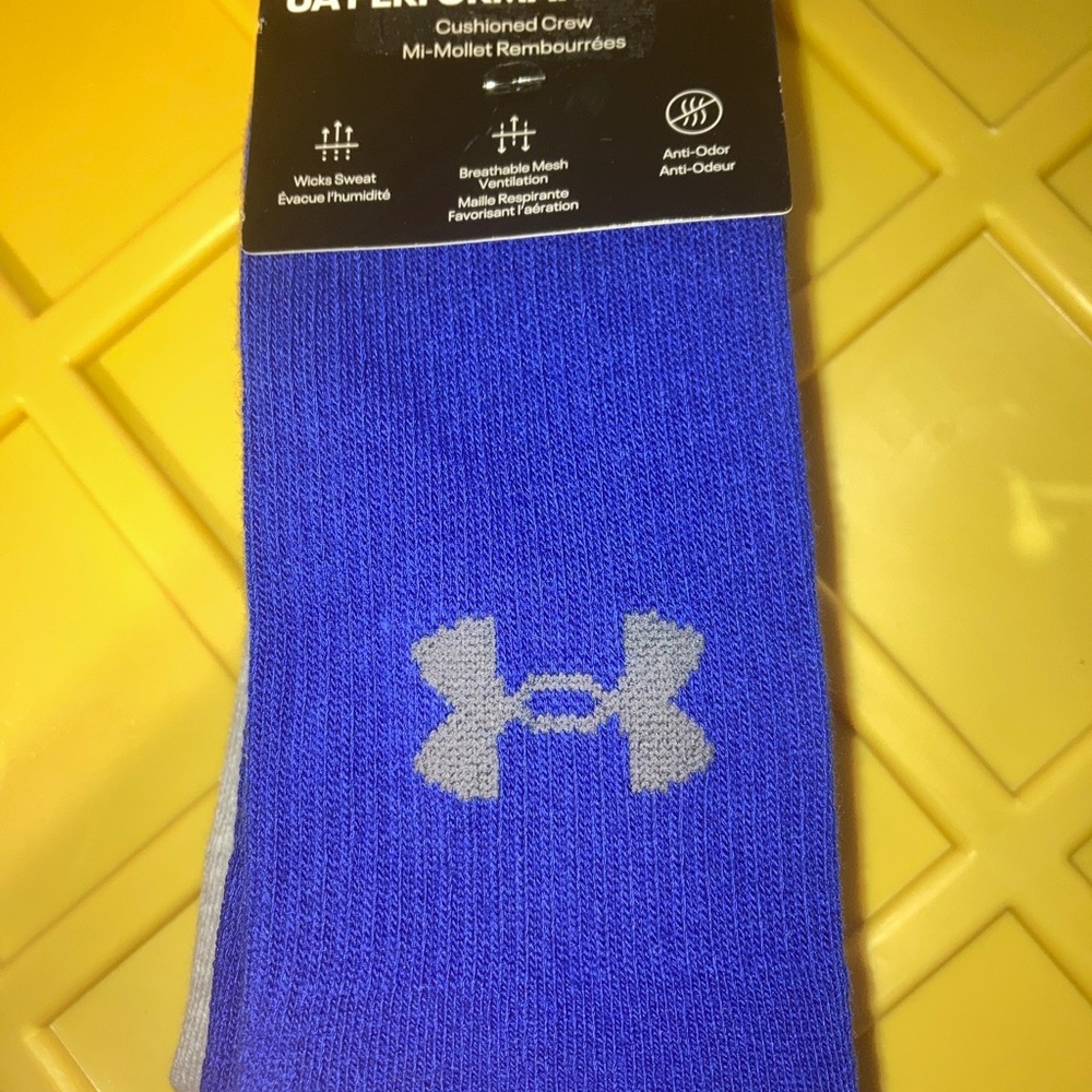 UA mens (8.5-13)women (10-14) Performance crew sock.